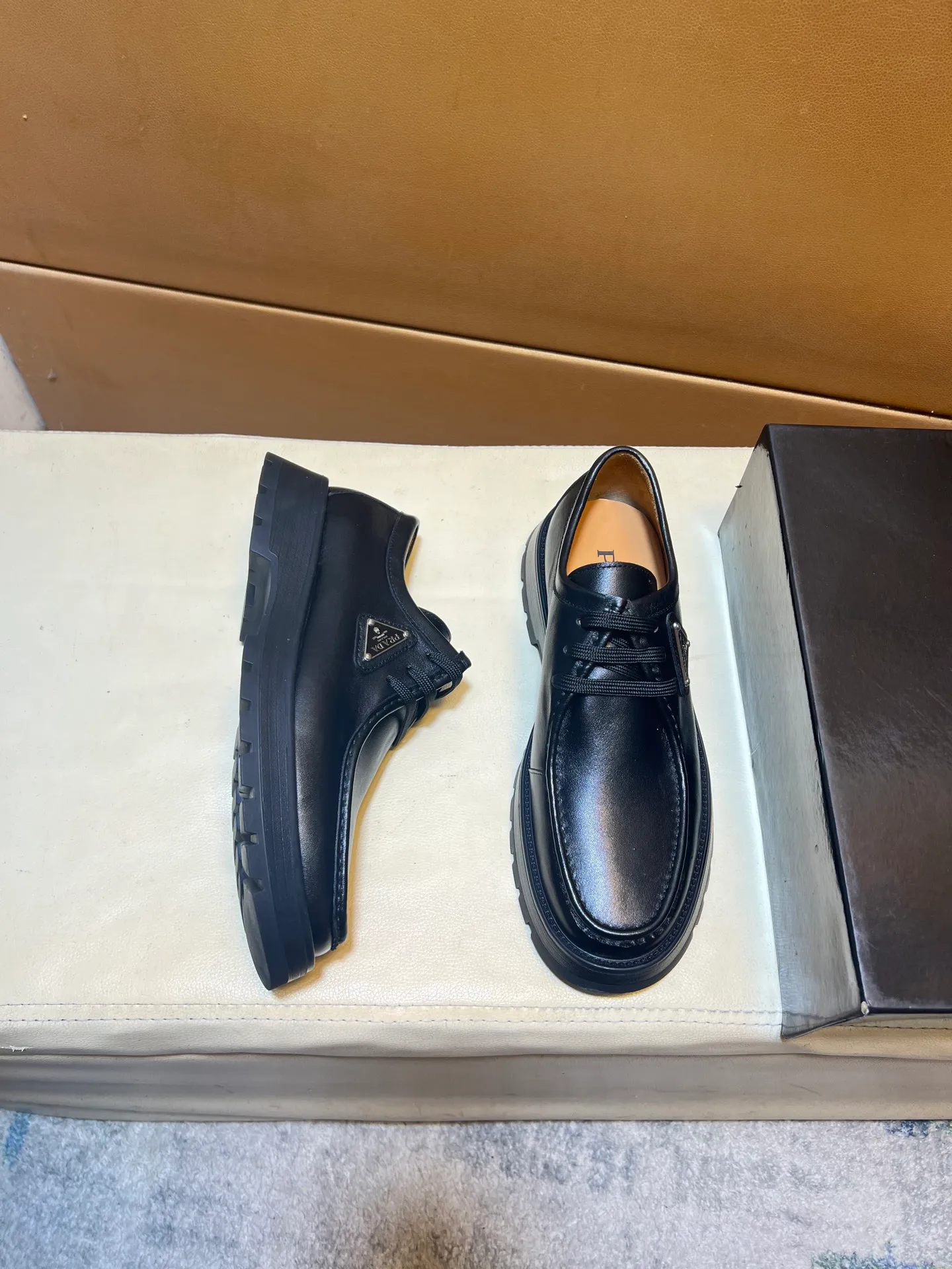 pp440💰👑👑👑 PRADA·PRADA Niuli·Exclusive first release·～Unique modern style sneakers. Counter purchasing 🏃casual leather shoes😍😍 original shiny leather imported from Italy (refuses to discolor and rub feet) soles: original soles specially provided by the original factory, super cool 😍 lace up and walk with wind 👍 style design ⚠️ super comfortable, wear-resistant and non-slip original soles. Just like shooting the real thing🎬The real thing is better. Suitable for outdoor and driving👍Perfect high-quality sneakers, men's shoe size: 38-44